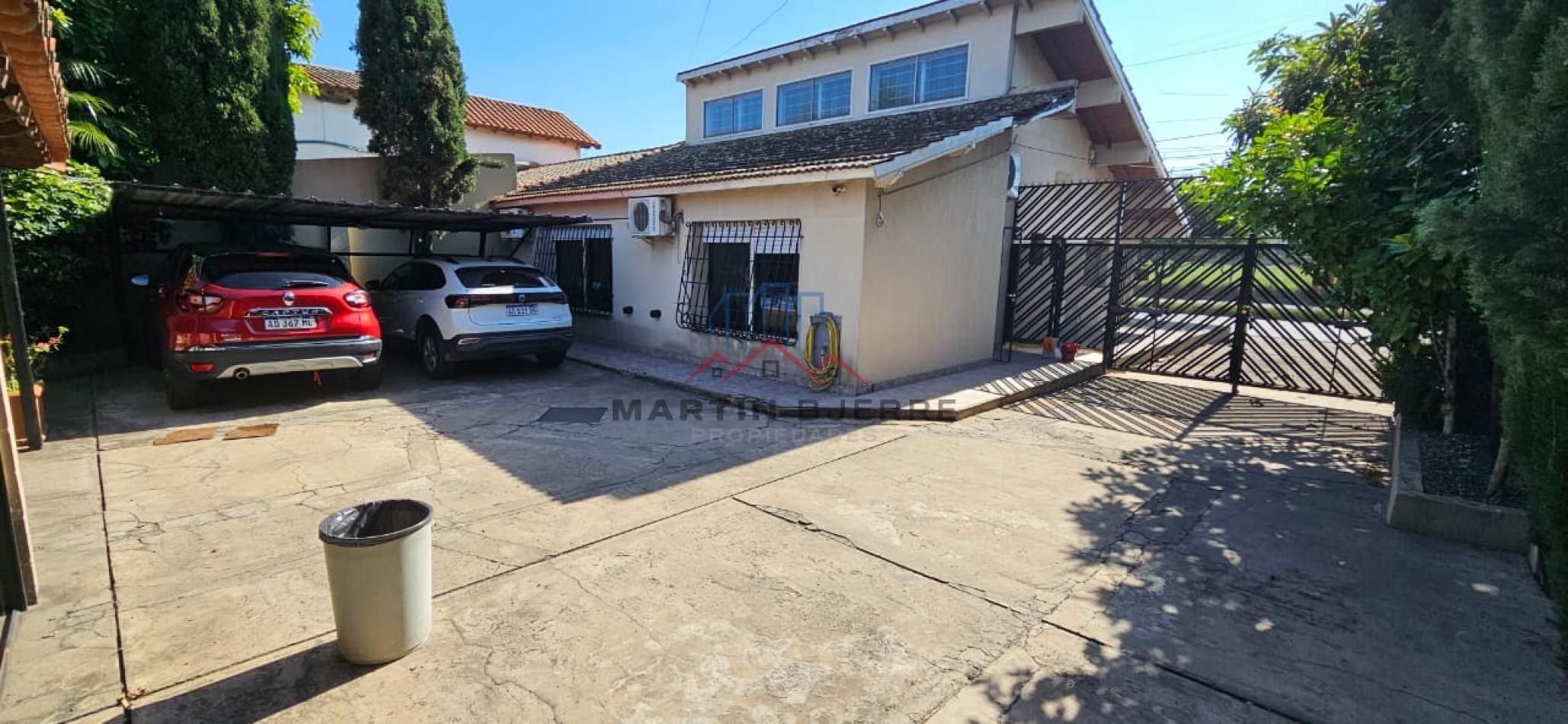 Venta Local con Oficinas y  Cochera en Ciudad Evita 