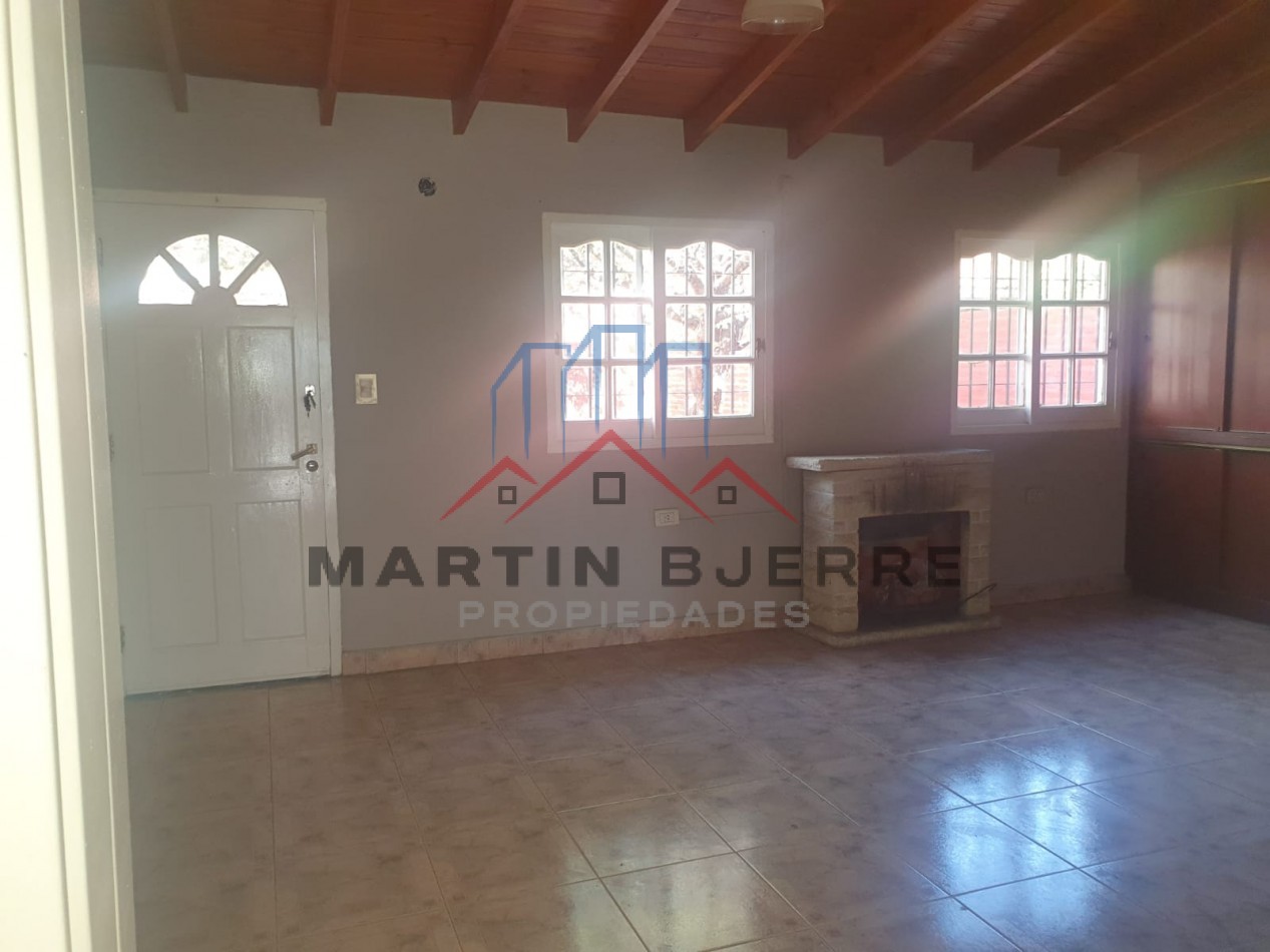 VENTA CASA 5 AMBIENTES EN BARRIO DEMOCRACIA. CIUDAD EVITA