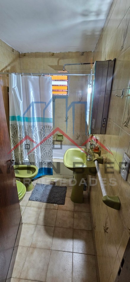  VENTA CASA 5 AMBIENTES CON GRAN LOTE EN CIUDAD EVITA