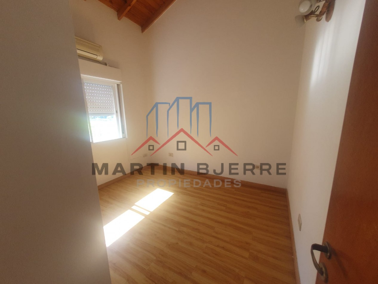VENTA CASA 5 AMBIENTES EN BARRIO DEMOCRACIA. CIUDAD EVITA