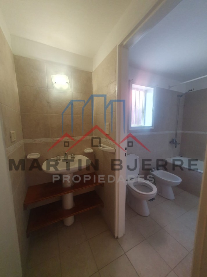 VENTA CASA 5 AMBIENTES EN BARRIO DEMOCRACIA. CIUDAD EVITA