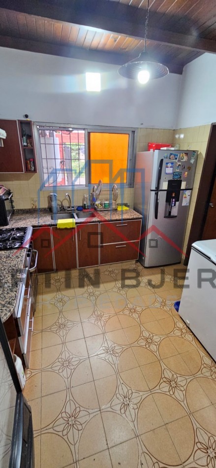  VENTA CASA 5 AMBIENTES CON GRAN LOTE EN CIUDAD EVITA