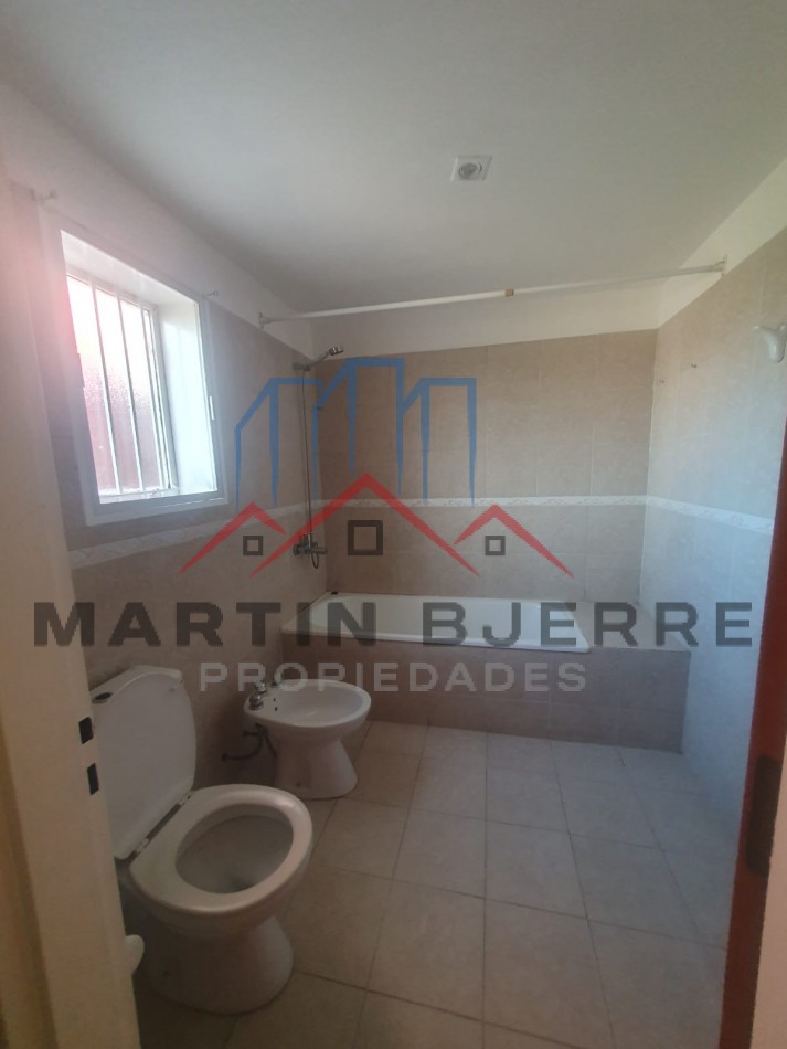 VENTA CASA 5 AMBIENTES EN BARRIO DEMOCRACIA. CIUDAD EVITA