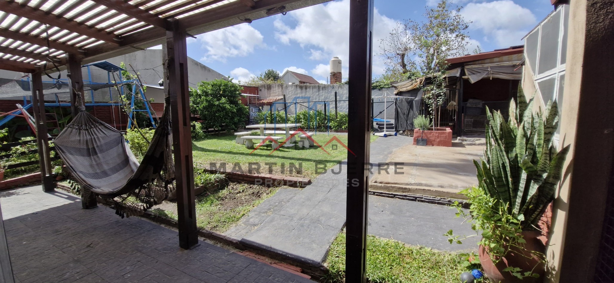  VENTA CASA 5 AMBIENTES CON GRAN LOTE EN CIUDAD EVITA