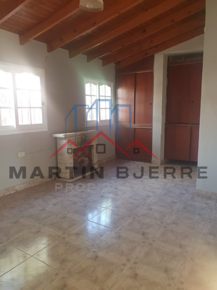 VENTA CASA 5 AMBIENTES EN BARRIO DEMOCRACIA. CIUDAD EVITA