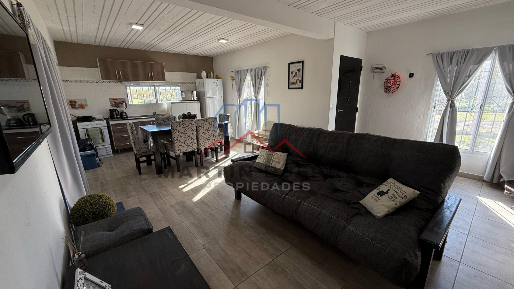 VENTA DE HERMOSA CASA  EN BARRIO PRIVADO FINCA DON FAUSTO, CAÑUELAS.