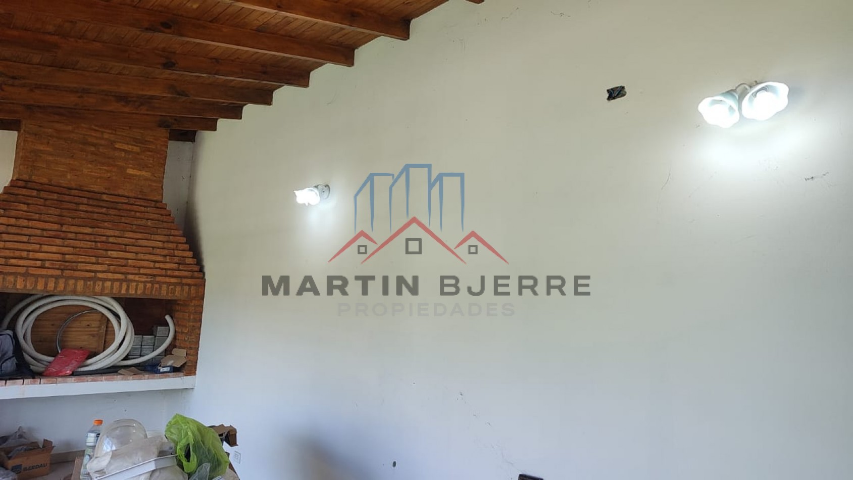 VENTA QUINCHO CON PISCINA, LOS FRESNOS, VIRREY DEL PINO.