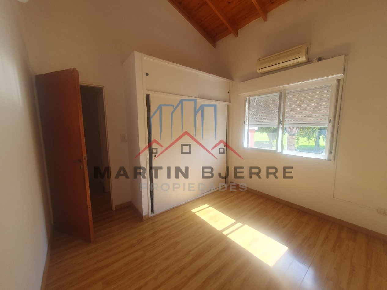 VENTA CASA 5 AMBIENTES EN BARRIO DEMOCRACIA. CIUDAD EVITA