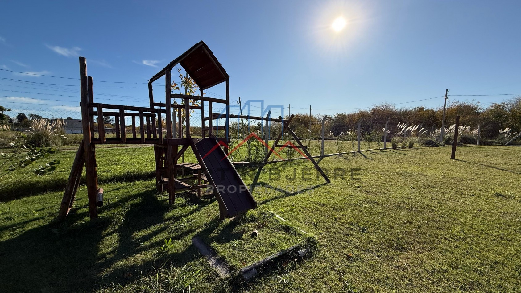 VENTA DE HERMOSA CASA  EN BARRIO PRIVADO FINCA DON FAUSTO, CAÑUELAS.