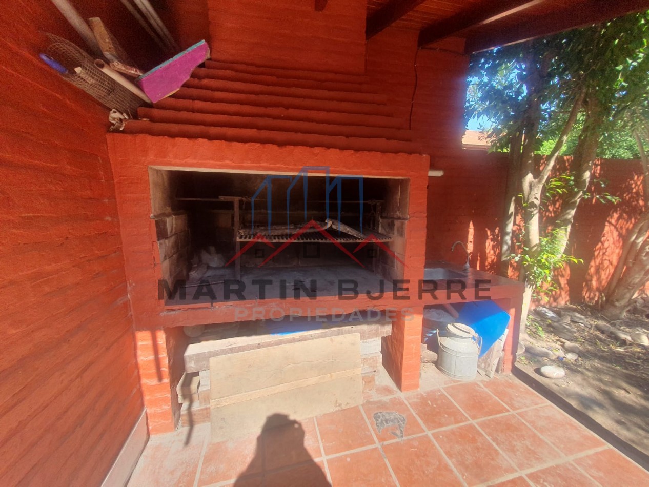 VENTA CASA 5 AMBIENTES EN BARRIO DEMOCRACIA. CIUDAD EVITA