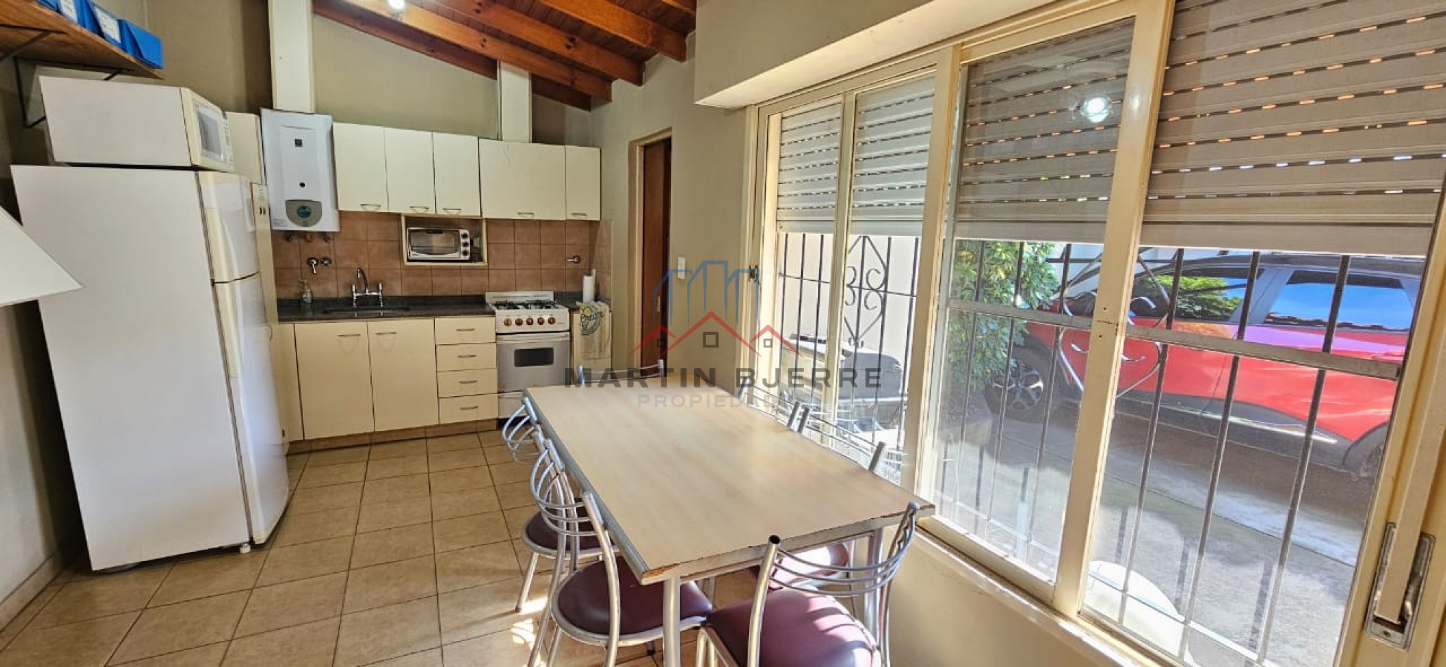 Venta Local con Oficinas y  Cochera en Ciudad Evita 