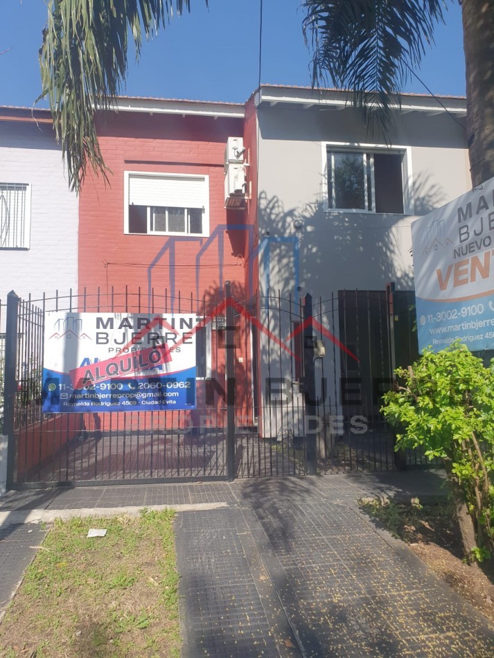 VENTA CASA 5 AMBIENTES EN BARRIO DEMOCRACIA. CIUDAD EVITA
