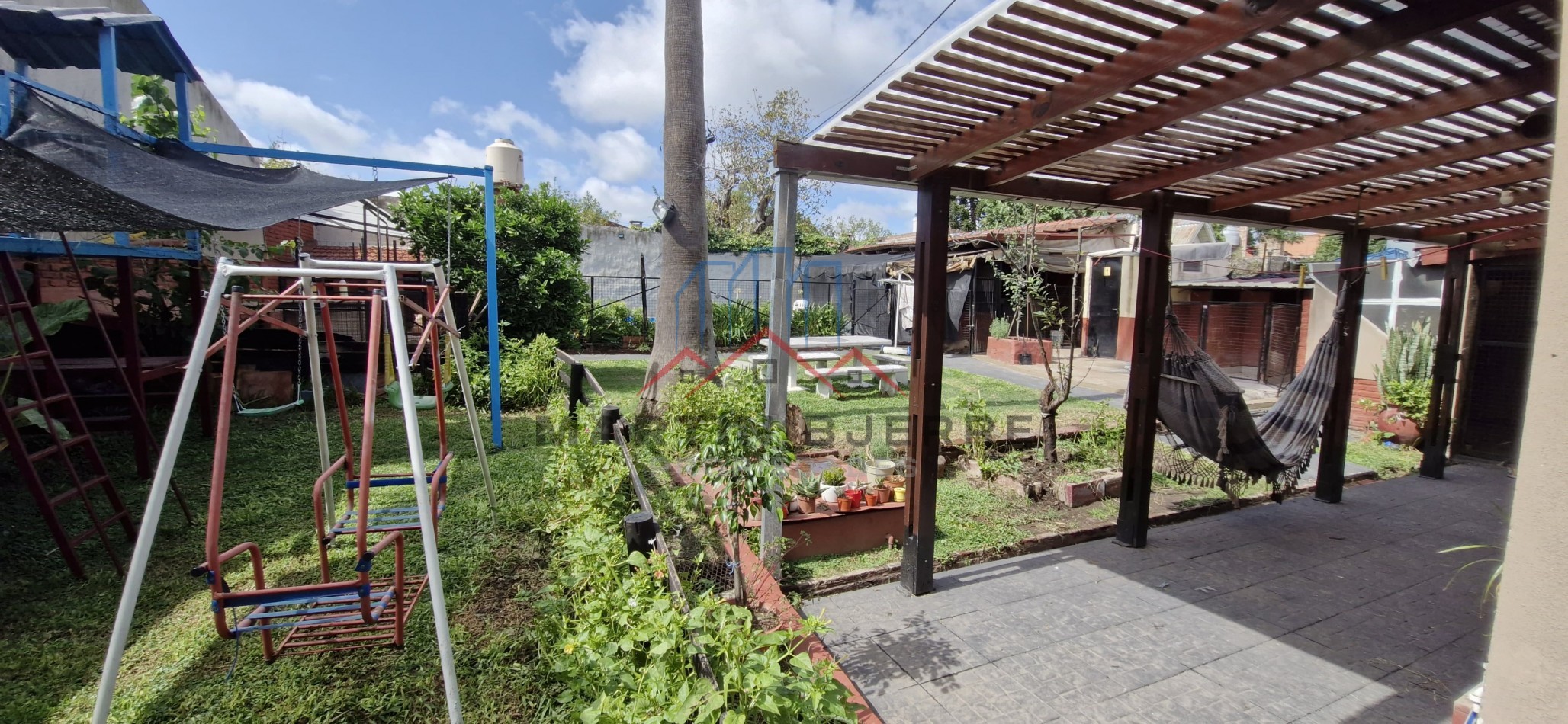  VENTA CASA 5 AMBIENTES CON GRAN LOTE EN CIUDAD EVITA
