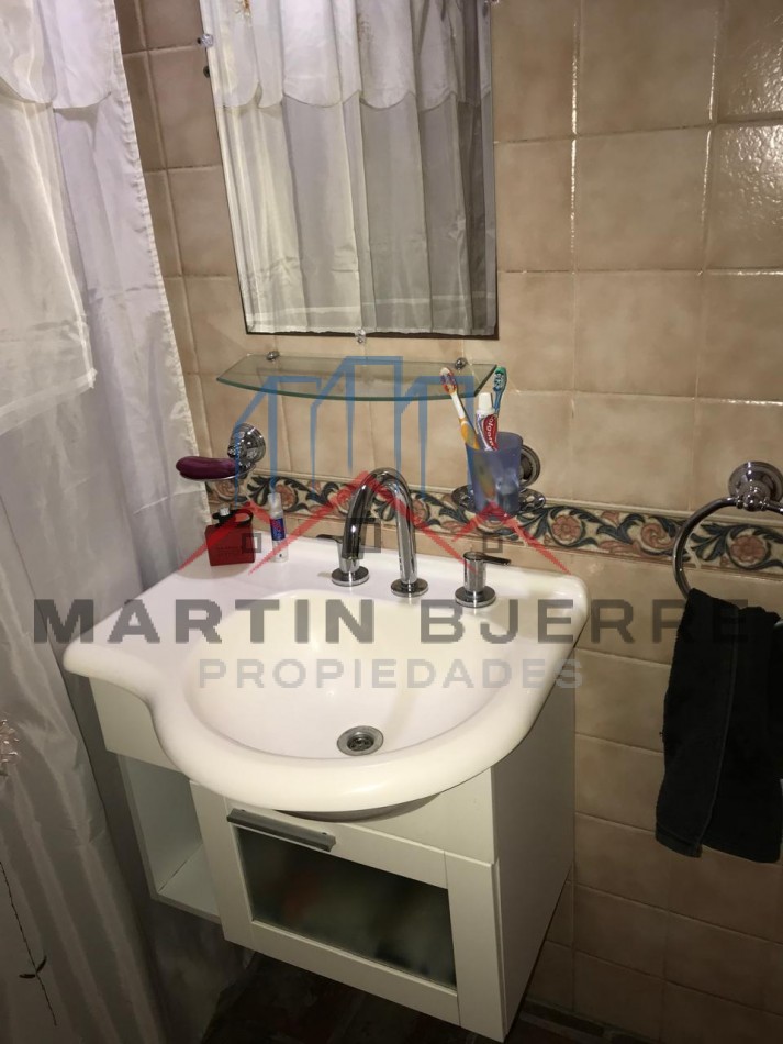 VENTA DE HERMOSA CASA  EN BARRIO PRIVADO SANTA AMELIA, VIRREY DEL PINO.