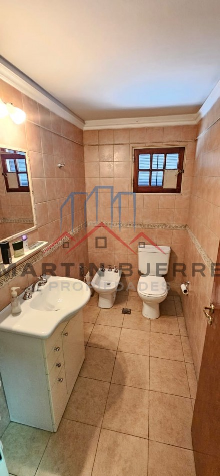 Venta Local con Oficinas y  Cochera en Ciudad Evita 