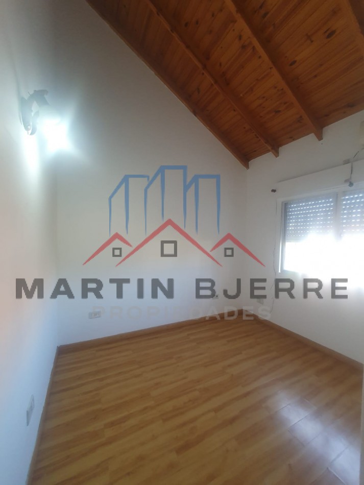 VENTA CASA 5 AMBIENTES EN BARRIO DEMOCRACIA. CIUDAD EVITA