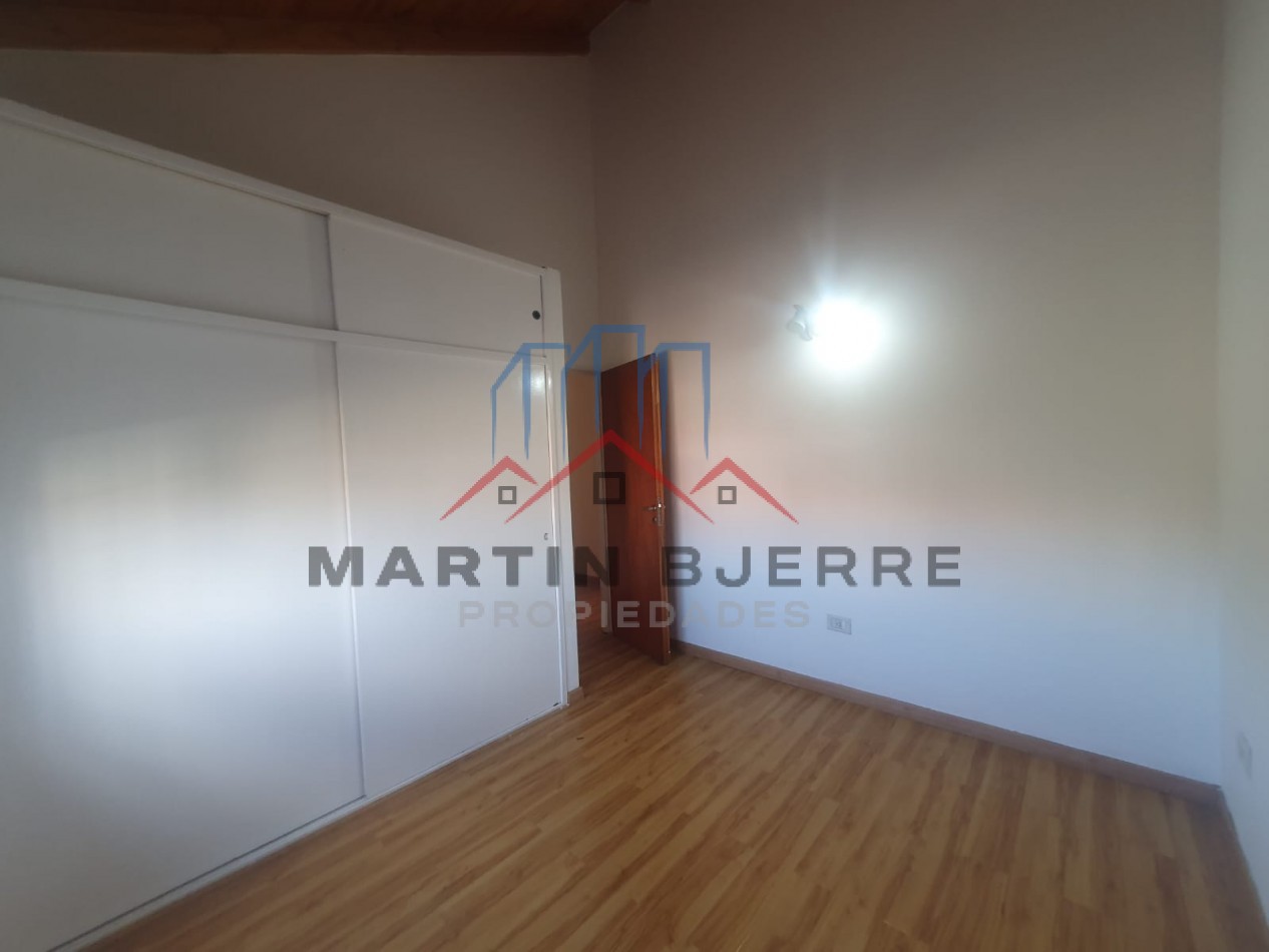 VENTA CASA 5 AMBIENTES EN BARRIO DEMOCRACIA. CIUDAD EVITA