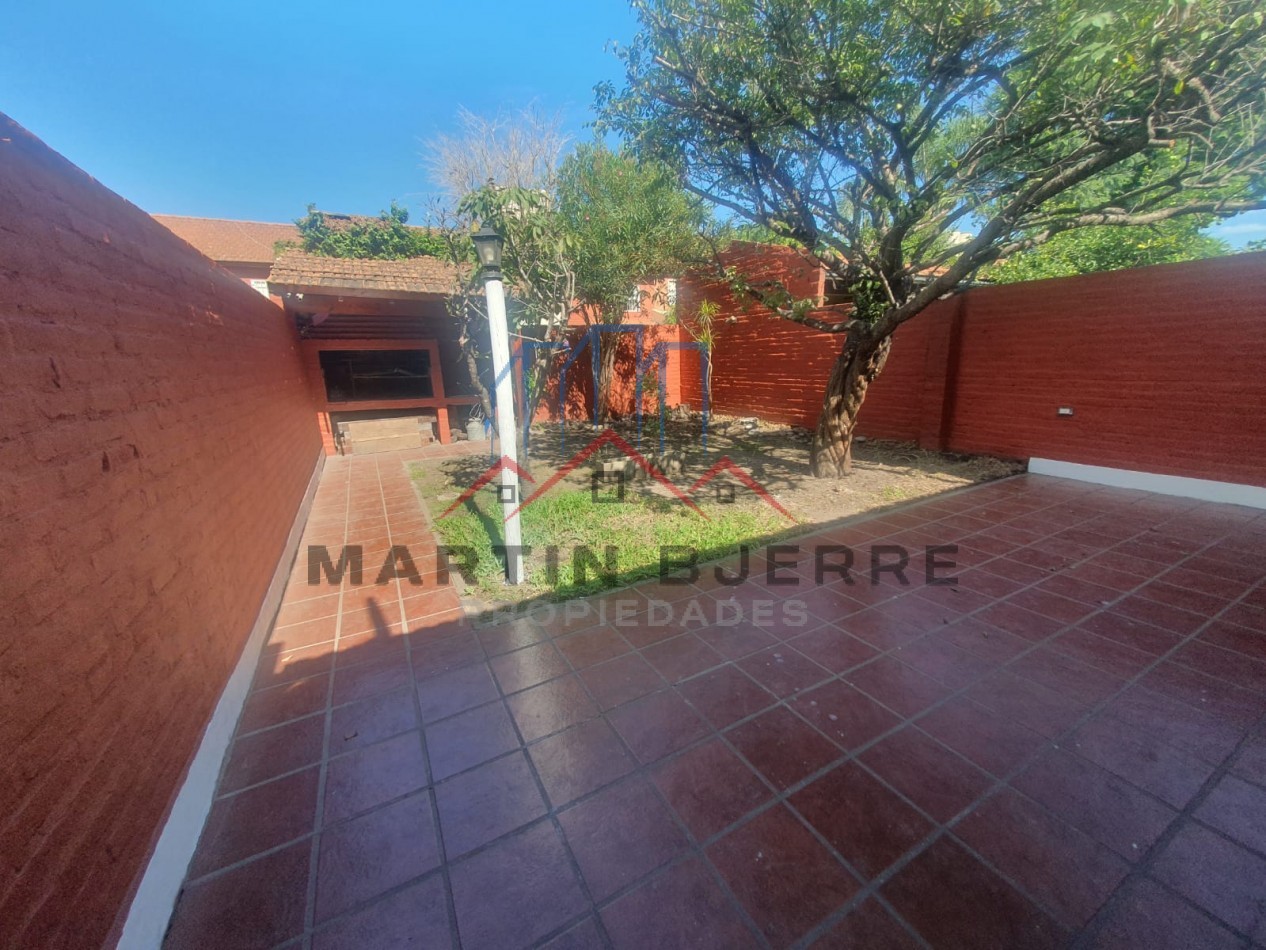 VENTA CASA 5 AMBIENTES EN BARRIO DEMOCRACIA. CIUDAD EVITA