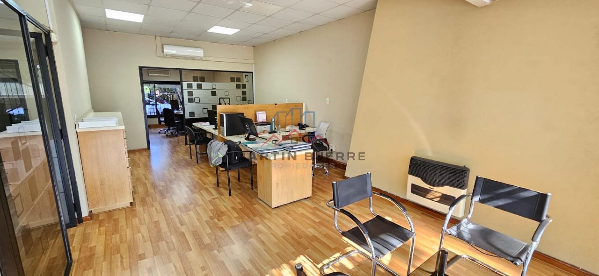 Venta Local con Oficinas y  Cochera en Ciudad Evita 