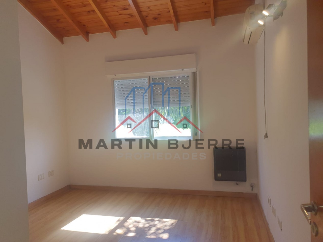 VENTA CASA 5 AMBIENTES EN BARRIO DEMOCRACIA. CIUDAD EVITA
