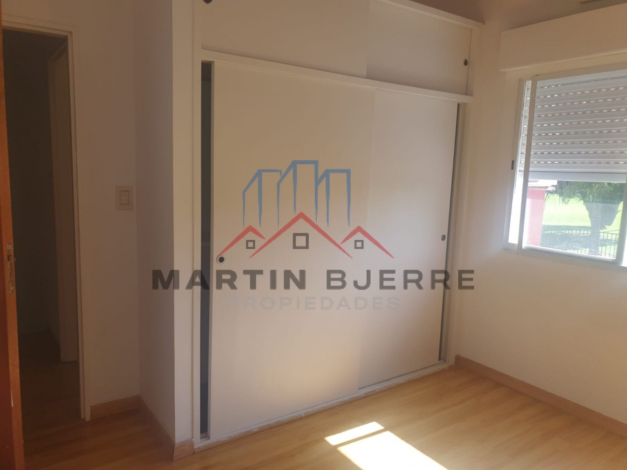 VENTA CASA 5 AMBIENTES EN BARRIO DEMOCRACIA. CIUDAD EVITA