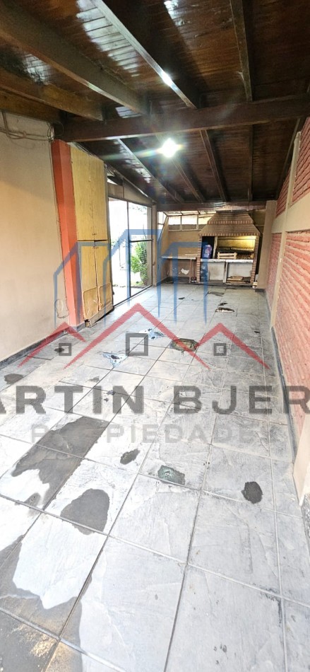  VENTA CASA 5 AMBIENTES CON GRAN LOTE EN CIUDAD EVITA