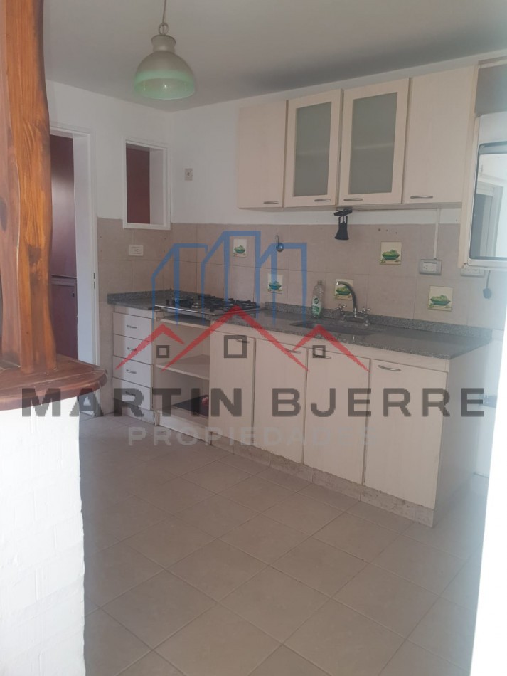 VENTA CASA 5 AMBIENTES EN BARRIO DEMOCRACIA. CIUDAD EVITA