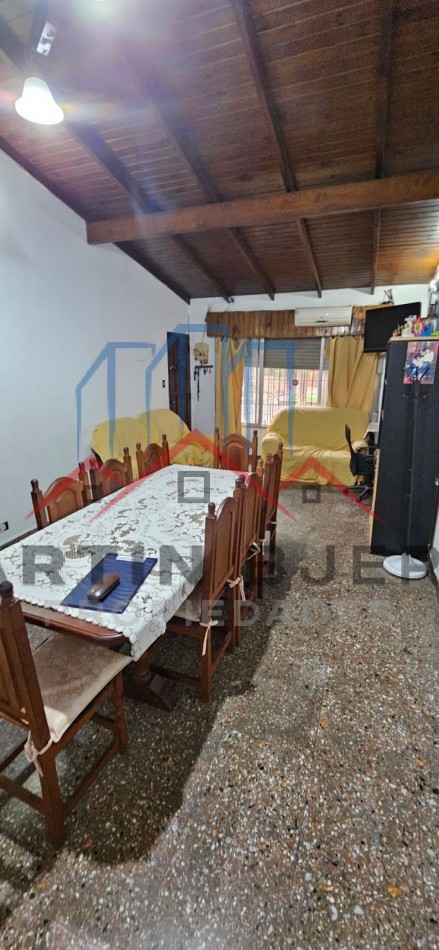  VENTA CASA 5 AMBIENTES CON GRAN LOTE EN CIUDAD EVITA