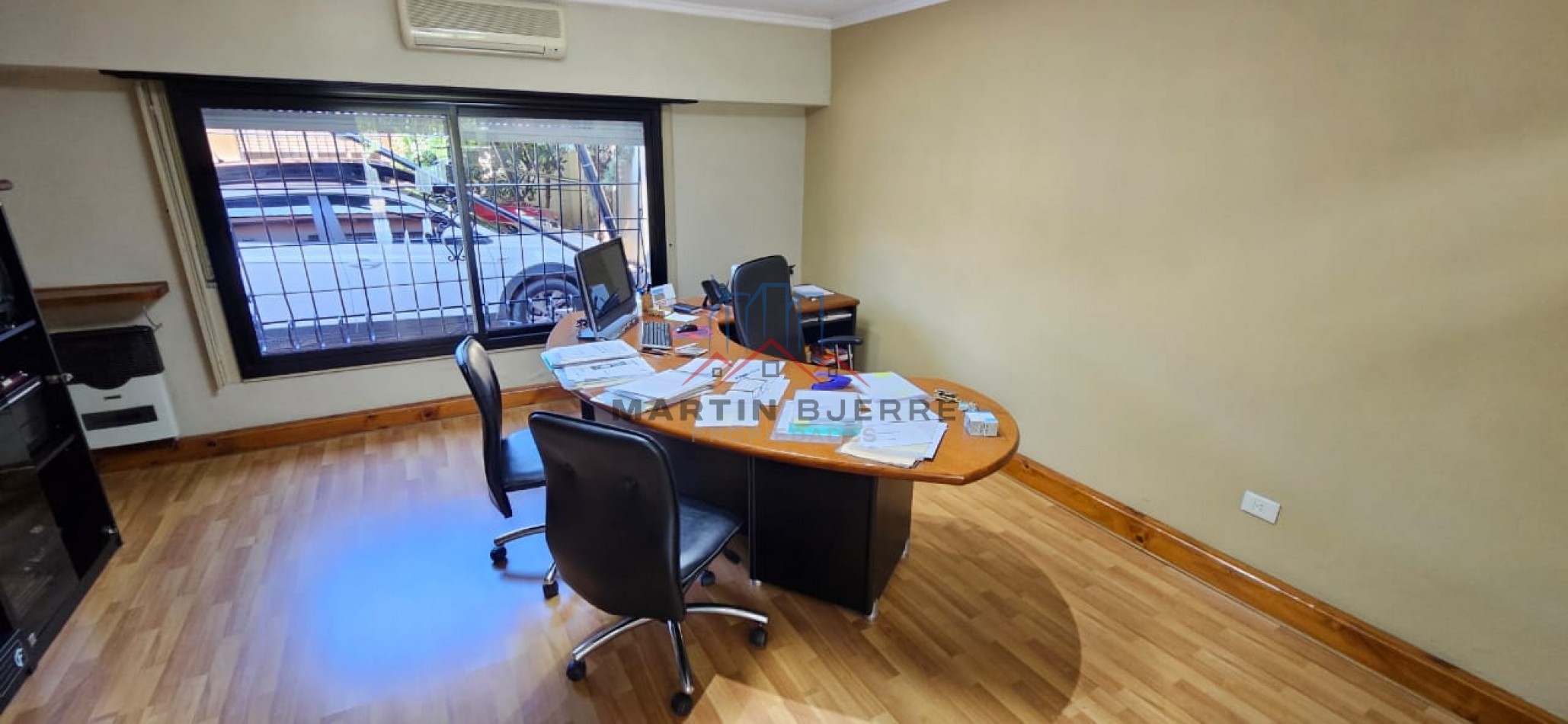Venta Local con Oficinas y  Cochera en Ciudad Evita 