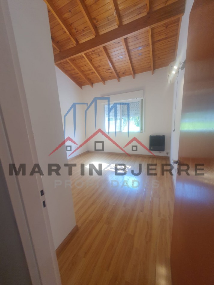 VENTA CASA 5 AMBIENTES EN BARRIO DEMOCRACIA. CIUDAD EVITA
