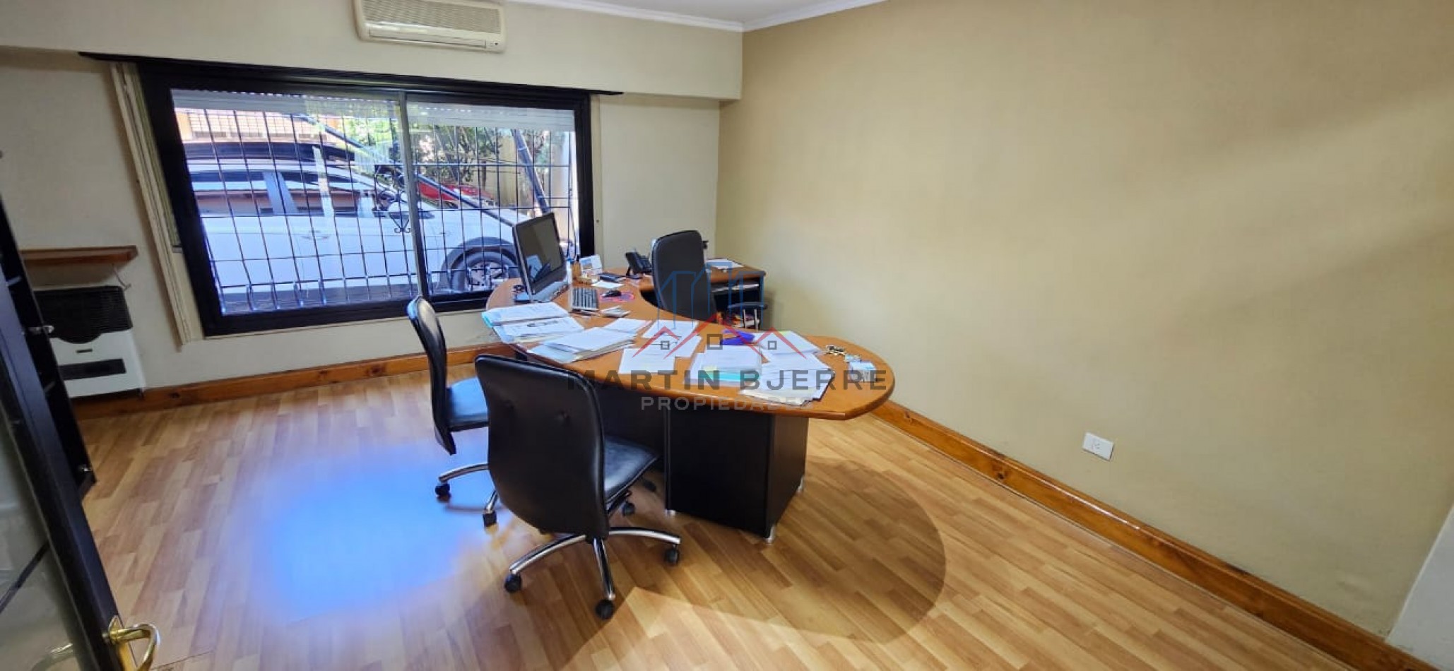 Venta Local con Oficinas y  Cochera en Ciudad Evita 