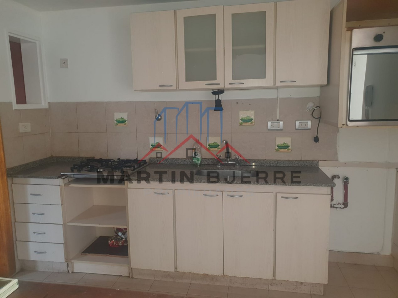 VENTA CASA 5 AMBIENTES EN BARRIO DEMOCRACIA. CIUDAD EVITA