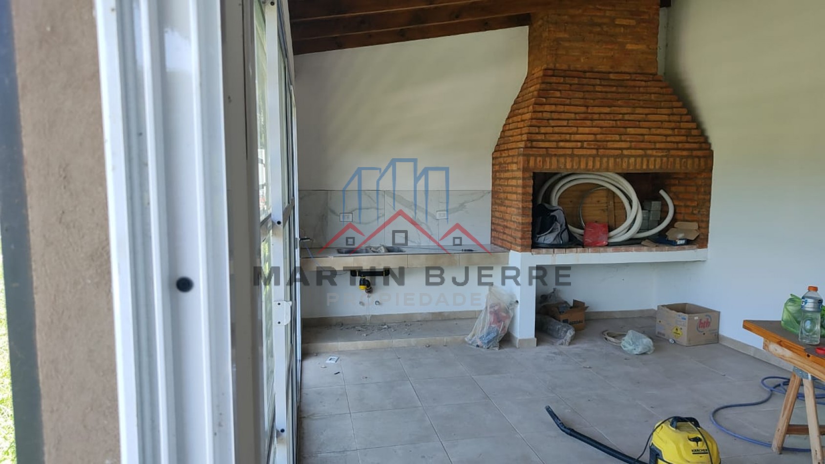 VENTA QUINCHO CON PISCINA, LOS FRESNOS, VIRREY DEL PINO.
