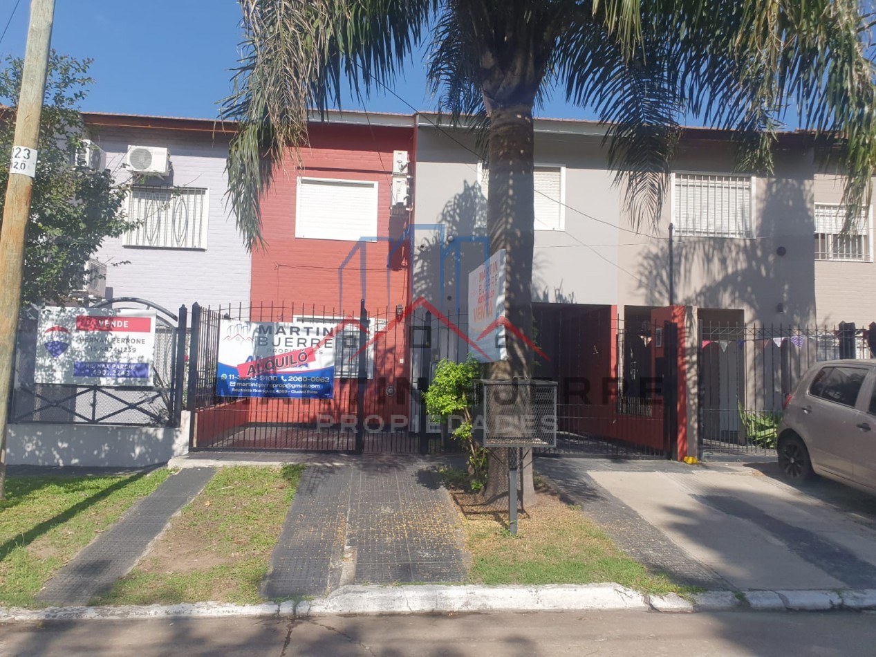 VENTA CASA 5 AMBIENTES EN BARRIO DEMOCRACIA. CIUDAD EVITA