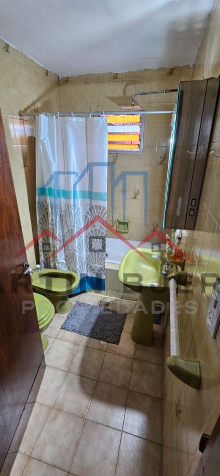  VENTA CASA 5 AMBIENTES CON GRAN LOTE EN CIUDAD EVITA
