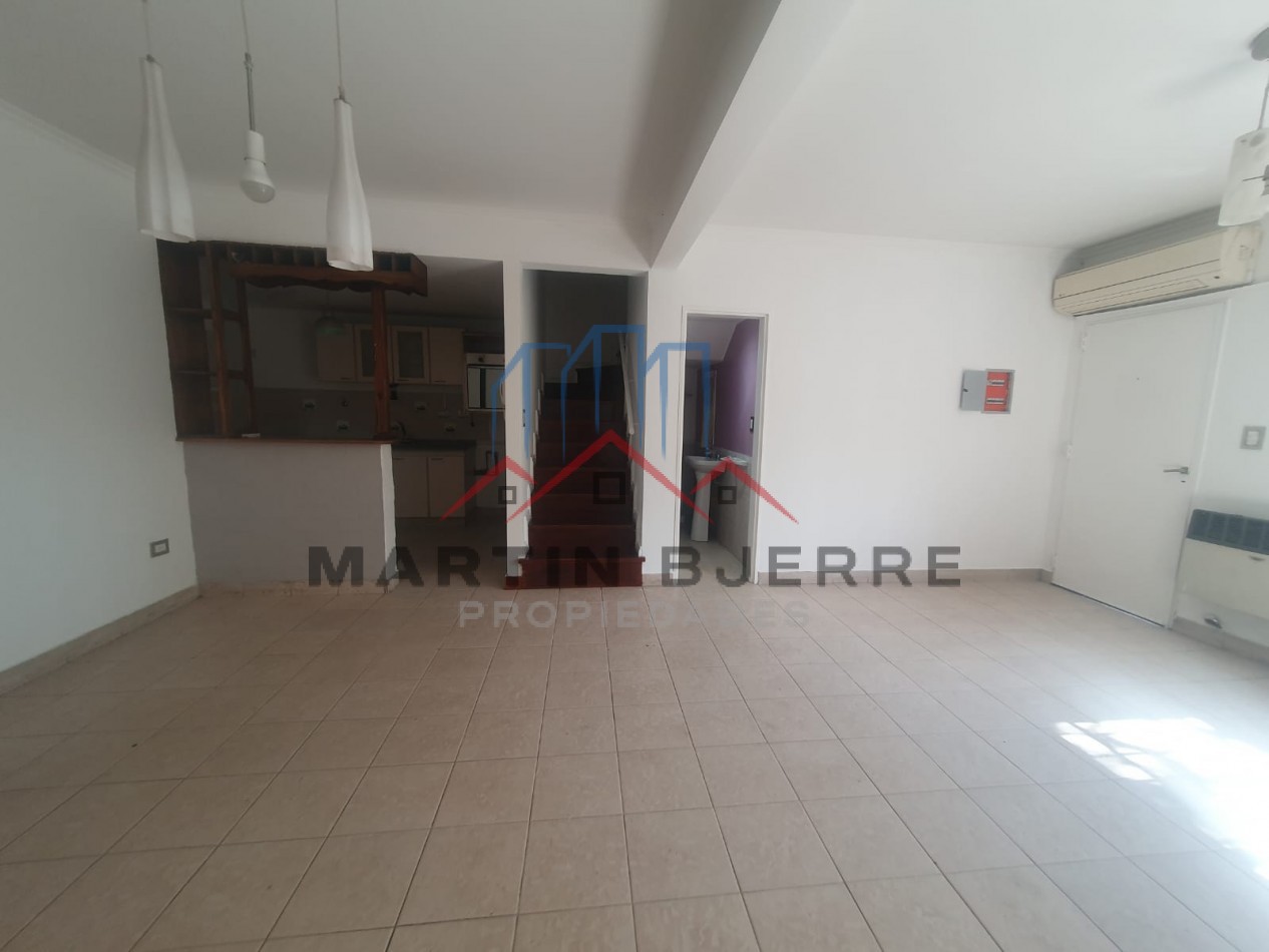 VENTA CASA 5 AMBIENTES EN BARRIO DEMOCRACIA. CIUDAD EVITA