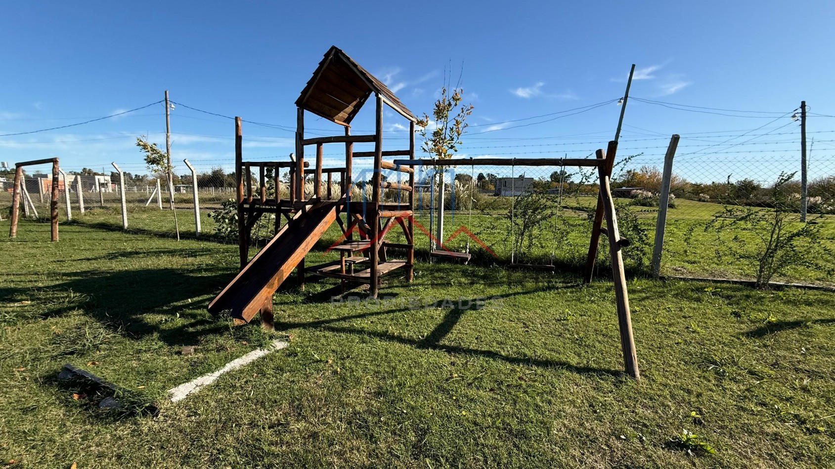 VENTA DE HERMOSA CASA  EN BARRIO PRIVADO FINCA DON FAUSTO, CAÑUELAS.