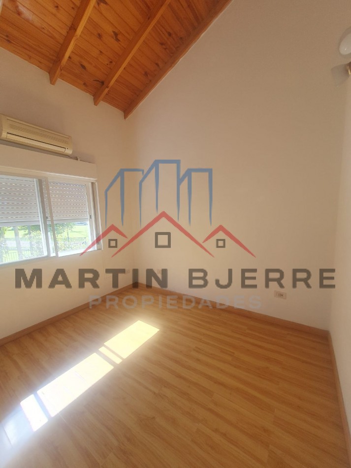 VENTA CASA 5 AMBIENTES EN BARRIO DEMOCRACIA. CIUDAD EVITA