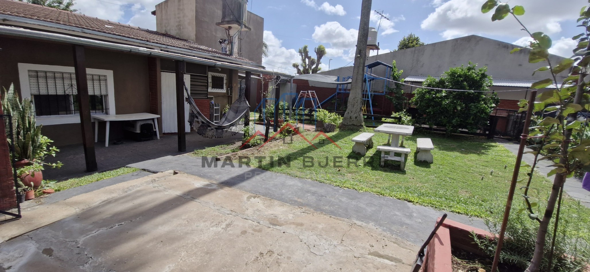 VENTA CASA 5 AMBIENTES CON GRAN LOTE EN CIUDAD EVITA