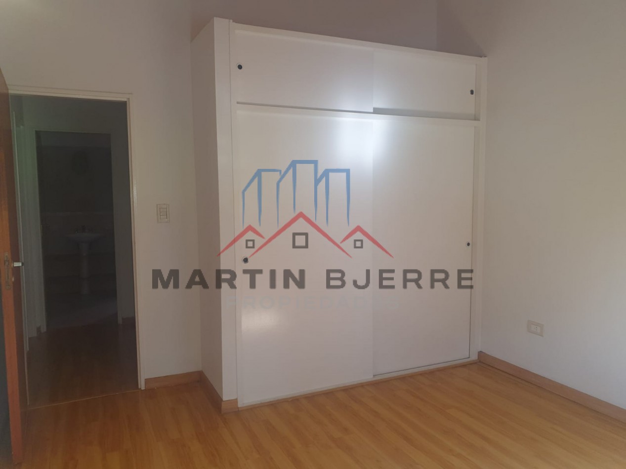 VENTA CASA 5 AMBIENTES EN BARRIO DEMOCRACIA. CIUDAD EVITA