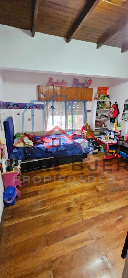  VENTA CASA 5 AMBIENTES CON GRAN LOTE EN CIUDAD EVITA