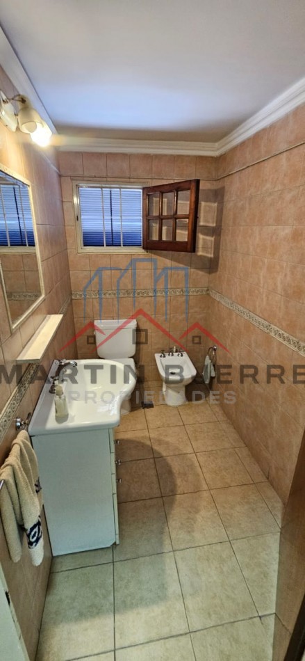 Venta Local con Oficinas y  Cochera en Ciudad Evita 