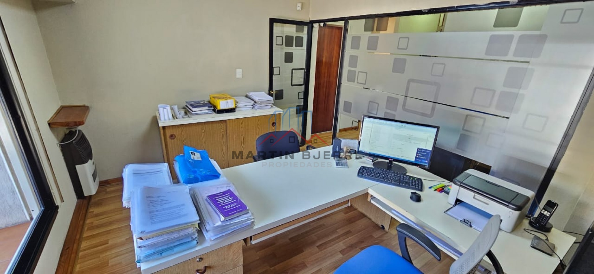 Venta Local con Oficinas y  Cochera en Ciudad Evita 