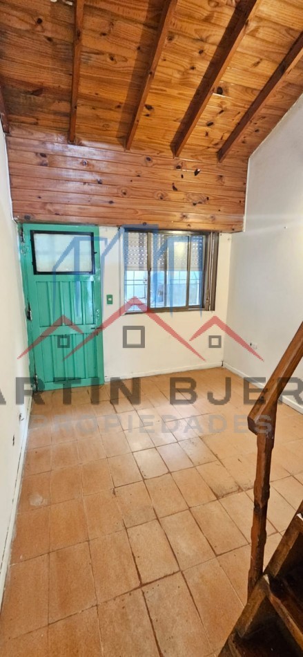 Venta PH 2 ambientes en Lomas del Mirador.