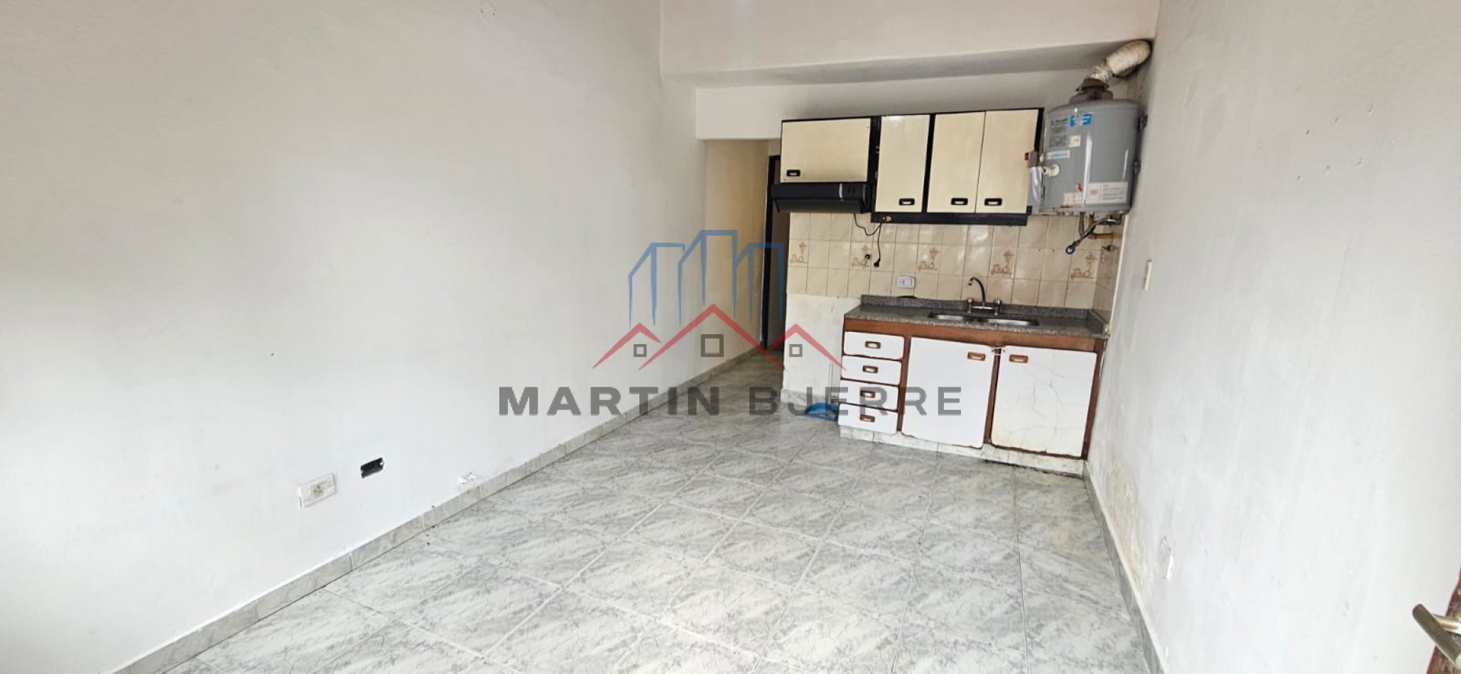 Venta PH 2 ambientes en Lomas del Mirador.