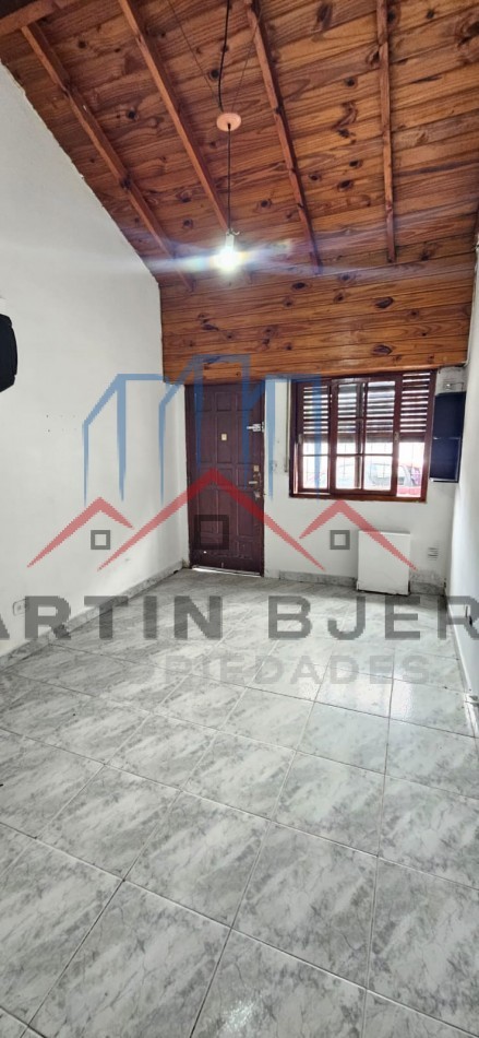 Venta PH 2 ambientes en Lomas del Mirador.