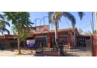  VENTA CASA 5 AMBIENTES CON GRAN LOTE EN CIUDAD EVITA
