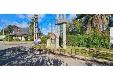 Venta Lote en Esquina con Construccion en Ciudad Evita