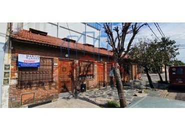 Venta PH 2 ambientes en Lomas del Mirador.
